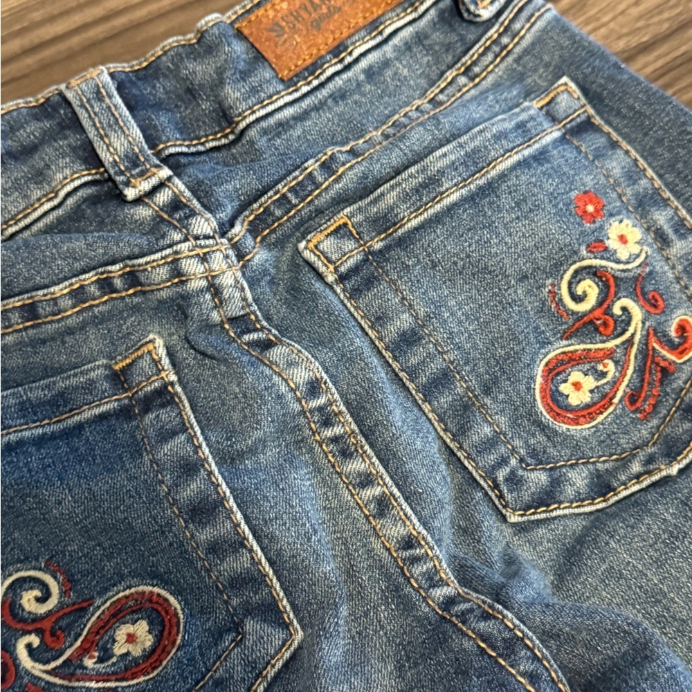 Shyanne Girls’ Maren Embroidered Jeans – Size 6 – Medium Wash Western Denim - Picture 2 of 5